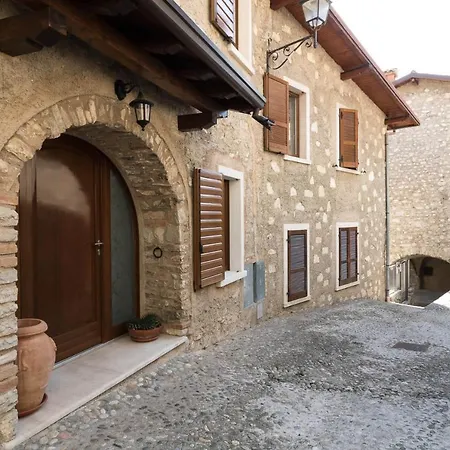 Albergo Diffuso Borgo Piovere In Tignale Exterior photo