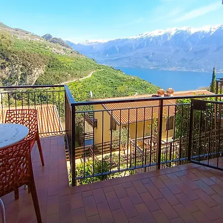 Albergo Diffuso Borgo Piovere In Tignale Exterior photo