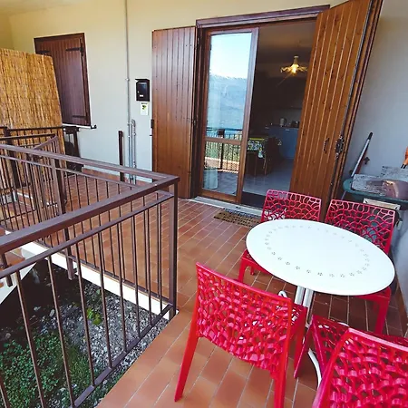 Albergo Diffuso Borgo Piovere In Tignale Exterior photo